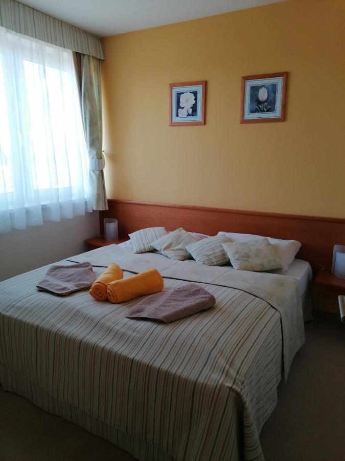 Beatrix Apartments Bük Екстериор снимка